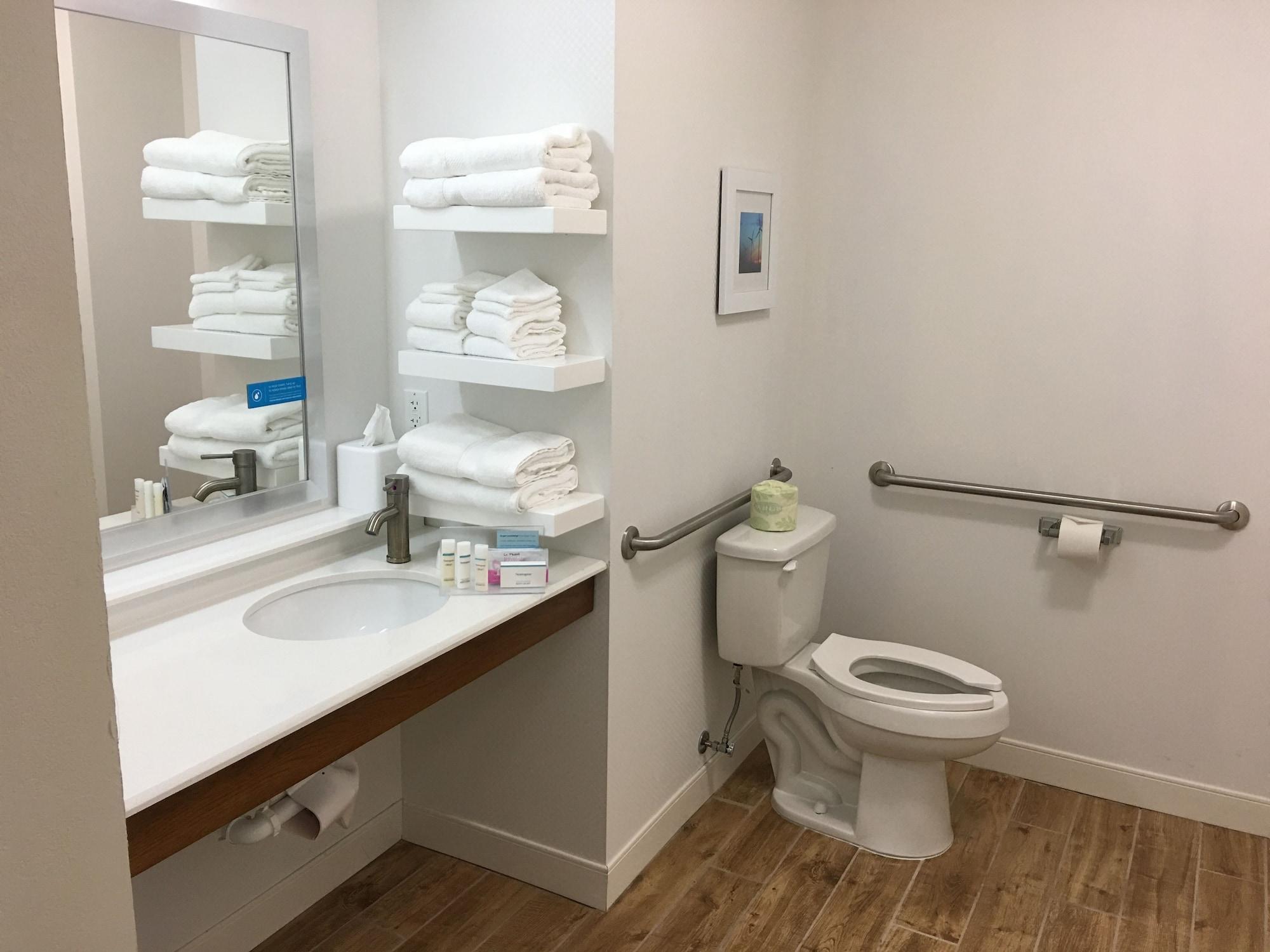 Hampton Inn Mcpherson מראה חיצוני תמונה