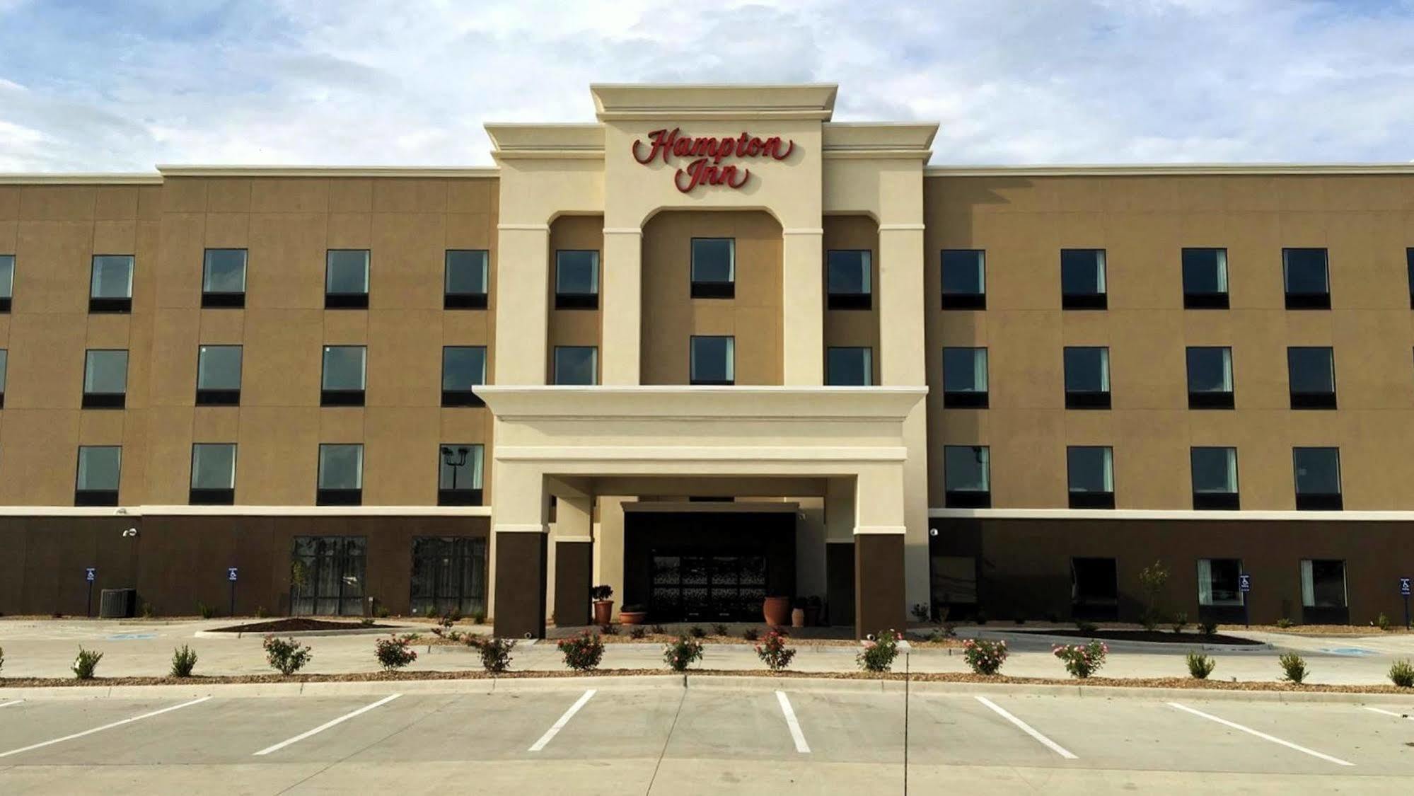 Hampton Inn Mcpherson מראה חיצוני תמונה
